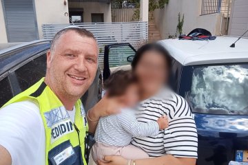 אליאב: תינוקת ננעלה בשגגה ברכב וחולצה בשלום על ידי מתנדב ידידים • “תחושה של שליחות