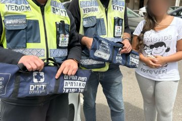 אשדוד: תינוק ננעל בשגגה ברכב, כונני ידידים חילצו אותו בשלום • בידידים קוראים להורים לאמץ “כלל מפתח”