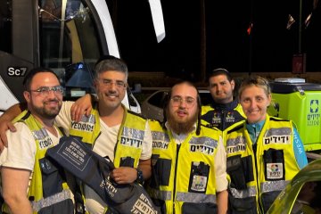 נתניה: פעוטה ננעלה ברכב וחולצה בשלום על ידי מתנדבי ידידים