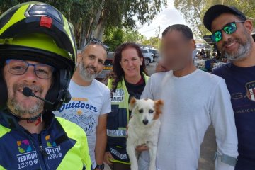חדרה: כלבה ננעלה ברכב וחולצה בשלום על ידי מתנדבי ידידים • “הכלבה לחצה על כפתור הנעילה בטעות והרכב ננעל”