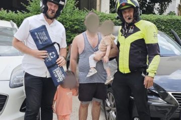 רמת גן: תינוק ננעל בשגגה ברכב, מתנדבי ידידים חילצו אותו בשלום • בידידים קוראים להורים לאמץ “כלל מפתח” • צפו🎥