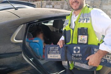 גילה: בכניסה לגן הילדים ננעלה תינוקת לבדה ברכב וחולצה בשלום על־ידי מתנדב ידידים״