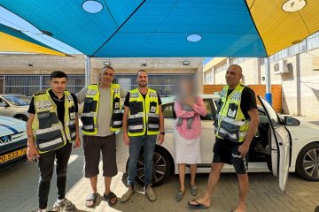 באר שבע: תינוק ננעל בשגגה ברכב, מתנדבי ידידים חילצו אותו בשלום • ״זכות ענקית לסייע ובפרט בימים חמים אלה״