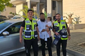 נתיבות: תינוקת ננעלה בשגגה ברכב, מתנדבי ידידים חילצו אותה בשלום • “הלב מתמלא שמחה בכל פעם מחדש”
