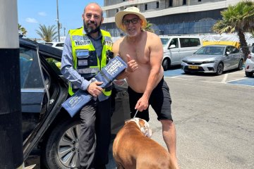 ראשון לציון: כלב ננעל ברכב וחולץ בשלום על ידי מתנדב ידידים • “תחושת סיפוק של הצלת בעל חיים ביום חם שכזה” • צפו🎥