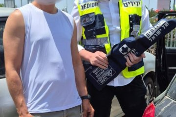 כביש 6: שתי תינוקות ננעלו בשגגה ברכב, מתנדב ידידים חילץ אותן בשלום • “ברגע שנכנסתי לאפליקציה ראיתי אירוע במתחם בו שהיתי