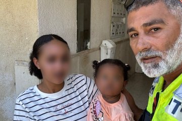 באר שבע: תינוקת ננעלה בשגגה ברכב, מתנדב ידידים חילץ אותה בשלום • ״האמא הייתה בהלם מהמהירות ולא הפסיקה להודות לי״