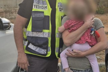 כפר סבא: פעוטה ננעלה בשגגה ברכב, מתנדב ידידים חילץ אותה בשלום • ״אני מכירה את הארגון ואיך שהפעוטה ננעלה מיד חייגתי לבקשת סיוע”