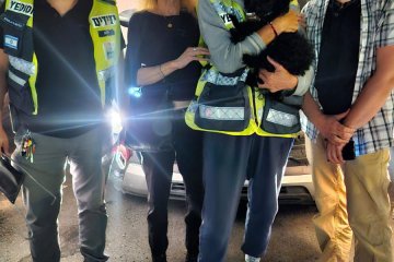 תל אביב: כלב ננעל ברכב לעיני בעליו, מתנדבי ידידים חילצו אותו בשלום • “הכלבלב החמוד קיבל ממני חיבוק לאחר החילוץ”