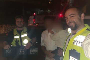 בני ברק: פעוט ננעל בשגגה ברכב, מתנדבי ידידים חילצו אותו בשלום