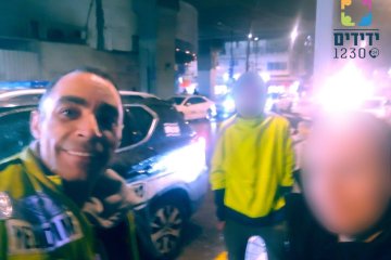 אירוע חריג בתל אביב: עצור ננעל בשגגה בניידת משטרה, מתנדב ידידים חילץ אותו בשלום • ״איזה כיף שיש את ידידים״
