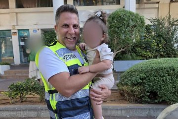 ראשון לציון: פעוטה ננעלה ברכב בשגגה וחולצה בשלום ע”י מתנדב ידידים • בידידים קוראים להורים לאמץ “כלל מפתח