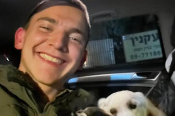 הרצליה: כלב ננעל ברכב לעיני בעליו. מתנדב ידידים חילץ אותו במהירות ובשלום