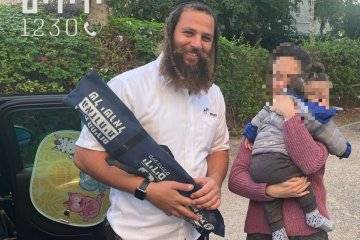 קרית מוצקין: תינוק ננעל בשגגה ברכב ומתנדב ידידים חילץ אותו בשלום • בידידים קוראים להורים לאמץ “כלל מפתח”