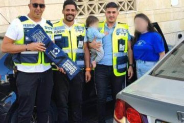 אשדוד: תינוק כבן שנה ננעל בשגגה ברכב, מתנדבי ידידים חילצו אותו בשלום • ״הרגשה מדהימה לחלץ בהצלחה״