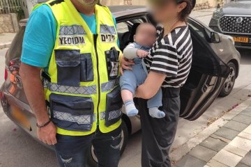 תל אביב: תינוק ננעל בשגגה ברכב, מתנדב ידידים חילץ אותו בשלום • ״תחושת סיפוק אדירה”