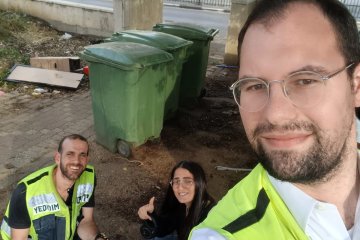 פתח תקווה: כלבה ננעלה ברכב בשגגה וחולצה בשלום ע”י מתנדבי ידידים • צפו🎥