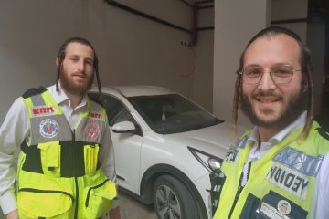 בית שמש: תינוקת ננעלה ברכב וחולצה בשלום על ידי מתנדבי ידידים • “הרכב היה במקום מוצל, מה שהגן על הילדה”