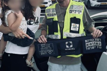 אשקלון: שתי פעוטות ננעלו ברכב וחולצו בשלום על ידי מתנדב ידידים • “האמא אמרה שאנחנו פשוט מלאכים”