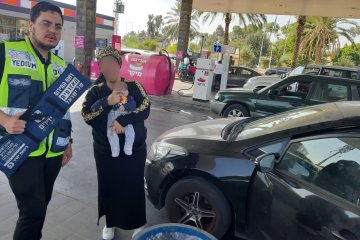 קרית עקרון: תינוקת ננעלה בשגגה ברכב, מתנדבי ידידים חילצו אותה בשלום