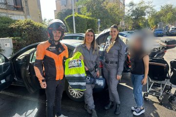 בת ים: שני פעוטות ננעלו ברכב וחולצו בשלום על ידי מתנדבי ידידים • “תחושת סיפוק אדירה לחלץ בשלום ללא פגע וללא בכי”• צפו 🎥