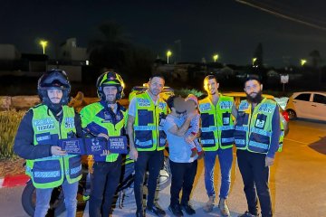 נתיבות: תינוק ננעל ברכב בשגגה וחולץ בשלום ע”י מתנדבי ידידים • “מדהים לראות את התגובה המהירה של מתנדבי הסניף”