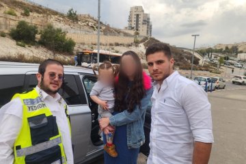 בית שמש: פעוט ננעל בשגגה ברכב, מתנדבי ידידים חילצו אותו בשלום • “באתי עם בטחון בזכות ההדרכות של הארגון”