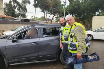 קרית ביאליק: פעוטה ננעלה ברכב וחולצה בשלום על ידי מתנדבי ידידים • “אין על החיוך שלכם והסיוע בכל מצב”