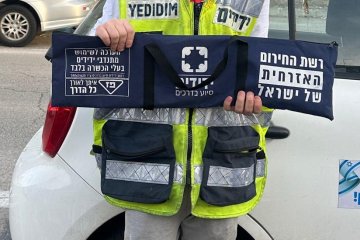 קרית שמואל: תינוק ננעל ברכב בשגגה וחולץ בשלום ע”י מתנדב ידידים