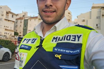 רמלה: כלב ננעל ברכב לעיני בעליו, מתנדב ידידים חילץ אותו בשלום