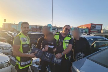 ראשון לציון: תינוק ננעל ברכב בשגגה, מתנדבי ידידים חילצו אותו בשלום • “כוחות החירום המתינו שנפתח את הרכב בצורה נקייה וללא נזק”