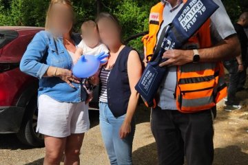 טירת הכרמל: תינוקת חולצה בשלום מרכב נעול על ידי מתנדב ידידים • “ניפחתי לה בלון מכפפה כדי שתשמח”
