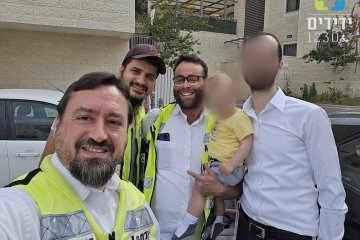 בית שמש: תינוק חולץ בשלום מרכב נעול על ידי מתנדבי ידידים • “היה לי חשוב לפתוח מהר”
