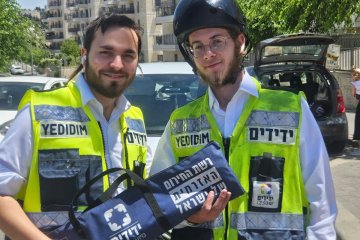 רמת שלמה, ירושלים: תינוק ננעל ברכב וחולץ בשלום על ידי מתנדבי ידידים