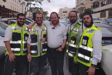 ביתר עילית: תינוק חולץ בשלום מרכב נעול על ידי מתנדבי ידידים • “בקור רוח, ושיתוף פעולה חילצנו את התינוק בשלום”