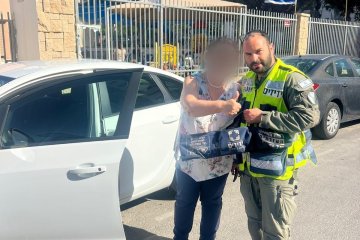 אשקלון: פעוט ננעל בשגגה ברכב, מתנדב ידידים חילץ אותו בשלום • בידידים קוראים להורים לאמץ “כלל מפתח”
