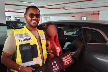 אשקלון: שני ילדים ננעלו בשגגה ברכב, מתנדב ידידים חילץ אותם בשלום • בידידים קוראים להורים לאמץ “כלל מפתח”