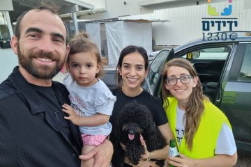 מגדל: כלבה ננעלה ברכב לעיני בעליה, מתנדבת ידידים חילצה אותה בשלום • “התברר שבעלי הכלבה עזרו לי בתקופה בה פוניתי מביתי, זכיתי להחזיר טובה תחת טובה”
