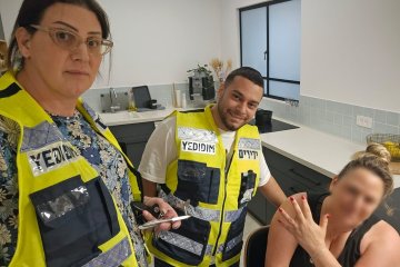 ראש העין: טבעת של אישה נתקעה באצבעה, מתנדבי ידידים חילצו אותה מן האצבע בשלום