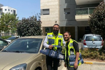 קרית גת: תינוק ננעל בשגגה ברכב, מתנדבי ידידים חילצו אותו בשלום