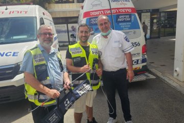 כפר סבא: חולה שננעל באמבולנס בחניון בית החולים מאיר, חולץ בשלום על ידי מתנדבי ידידים • “חוויה מספקת ומשמחת, לדעת שהצלחנו לעזור בזמן אמת”
