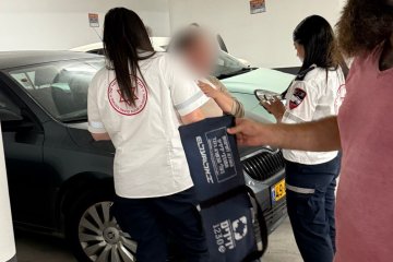 רמת השרון: תינוקת ננעלה בשגגה ברכב, מתנדב ידידים חילץ אותה בשלום • ״האמא הודתה לי בדמעות ושמחה שהאירוע נגמר בשלום״