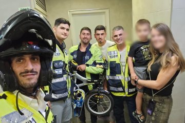 נתיבות: רגל של ילד נתקעה בפדל האופניים, מתנדבי ידידים חילצו אותו בשלום • ״האמא סיפרה שברגע שזה קרה היא ישר ידעה שרק ידידים יכולים לחלץ״