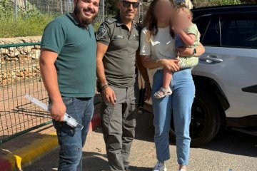 צור הדסה: פעוטה ננעלה ברכב וחולצה בשלום על ידי מתנדבי ידידים • “בעקבות החום הרב ששרר בחוץ, פעלנו במהירות”