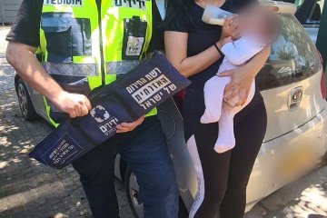 קדימה צורן: תינוק ננעל בשגגה ברכב, וחולץ בשלום על ידי מתנדב ידידים • ״האמא הנרגשת הודתה לי בדמעות״