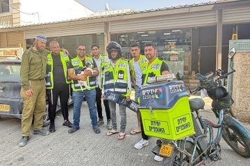 נתיבות: כלב ננעל בשגגה ברכב וחולץ בשלום על ידי מתנדבי ידידים • “תודה לארגון ידידים שהצילו את הכלב שלי לאחר שהיה ברכב בחום”