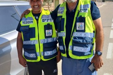 נבטים: כלב ננעל בשגגה ברכב וחולץ בשלום על ידי מתנדבי ידידים • “הכלב ננעל, לאחר שלחץ על כפתור הנעילה של הרכב”