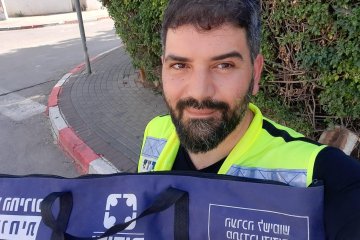 הרצליה: פעוטה ננעלה ברכב וחולצה בשלום על ידי מתנדב ידידים