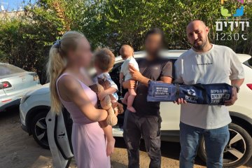 חולון: תינוקת ננעלה בשגגה ברכב וחולצה בשלום על ידי מתנדב ידידים