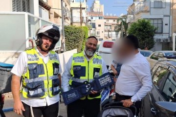 בני ברק: פעוט ננעל בשגגה ברכב וחולץ בשלום ע”י מתנדבי ידידים • “תחושה נפלאה להיות האיש הנכון ובזמן הנכון”